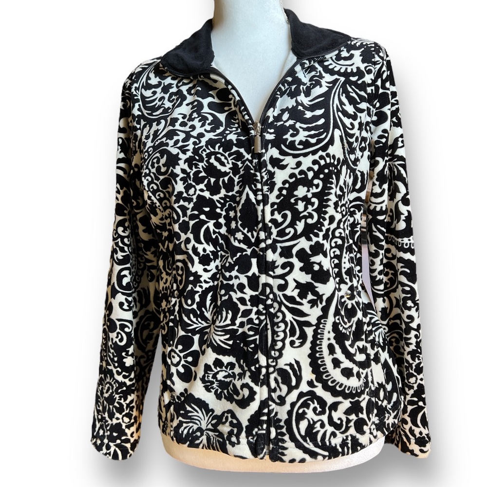 Onque Petite. EUC.  Petite medium. Black & white pattern.